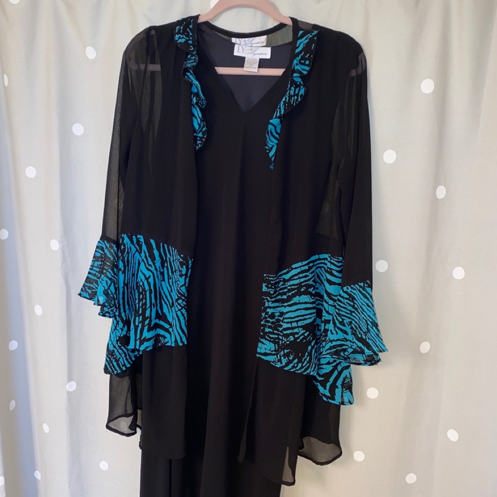 EY Signature Dress Set - Picture 2 of 5